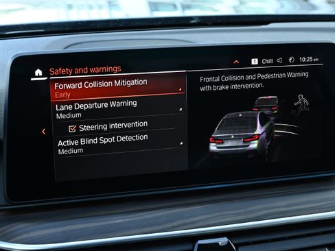 Certified 2022 BMW 530e w/ Premium Package image 46