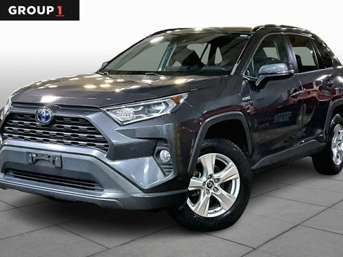 Used 2019 Toyota RAV4 XLE w/ Convenience Package image 1