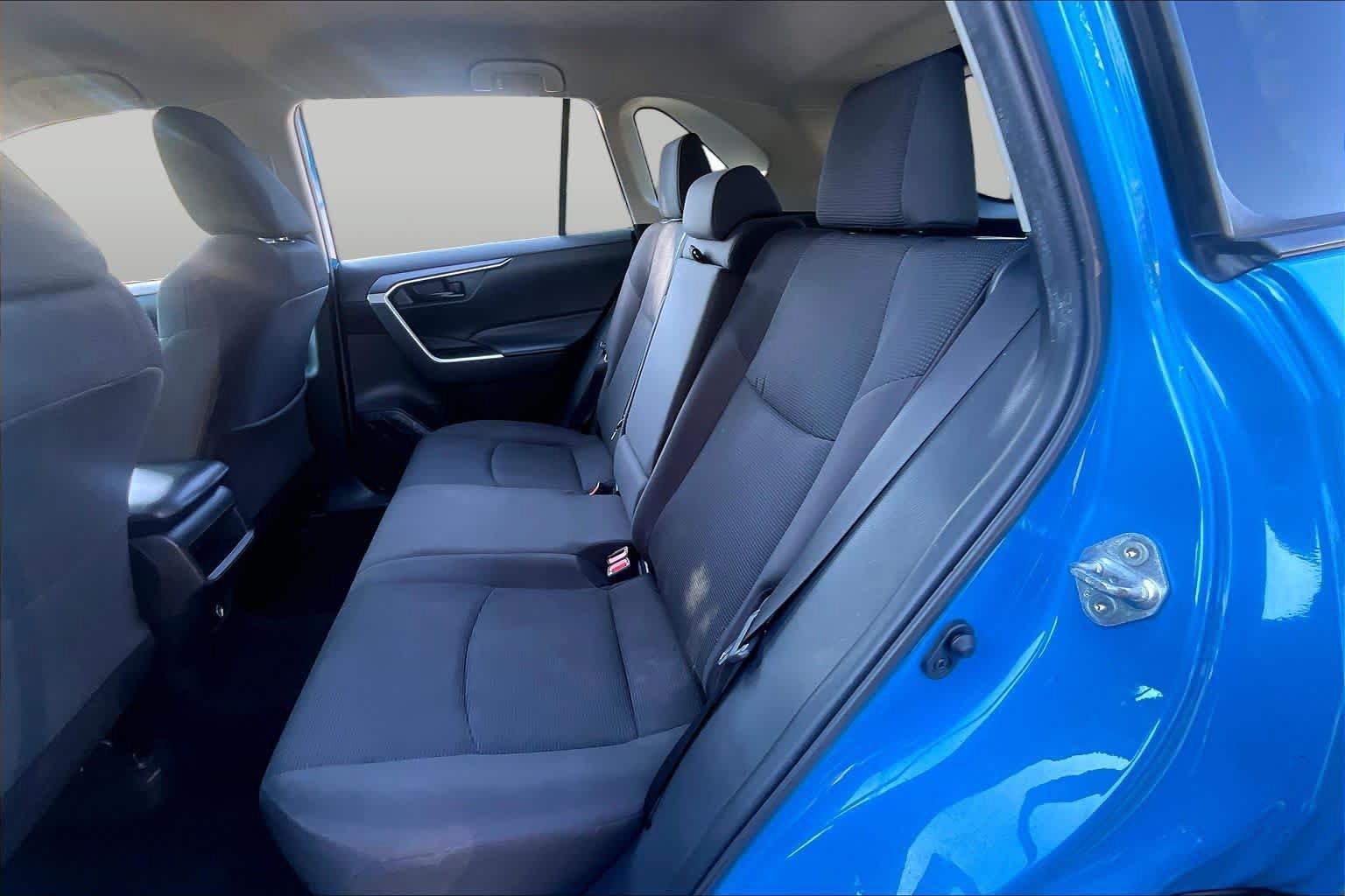 Used 2020 Toyota RAV4 LE w/ Carpet Mat Package AWD/4WD image 19