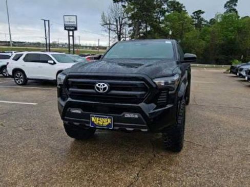 Used 2025 Toyota Tacoma SR5 image 3