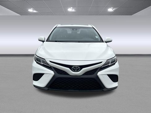 Used 2018 Toyota Camry SE w/ Moonroof Package FWD image 8