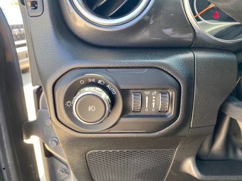 Used 2022 Jeep Wrangler Unlimited Sahara AWD/4WD image 14