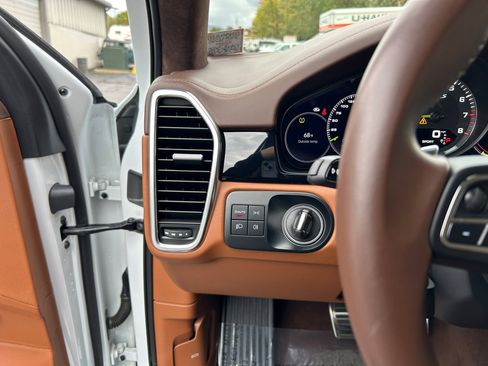 Used 2022 Porsche Cayenne Turbo S w/ Assistance Package image 16