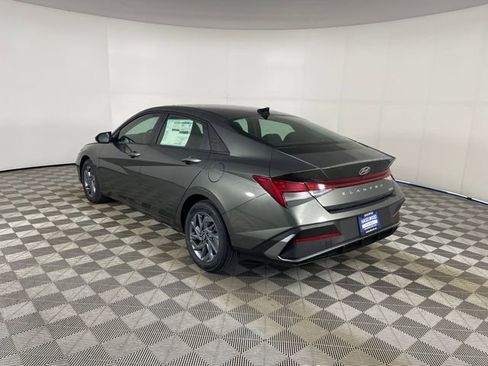 New 2026 Hyundai Elantra Hybrid FWD image 19