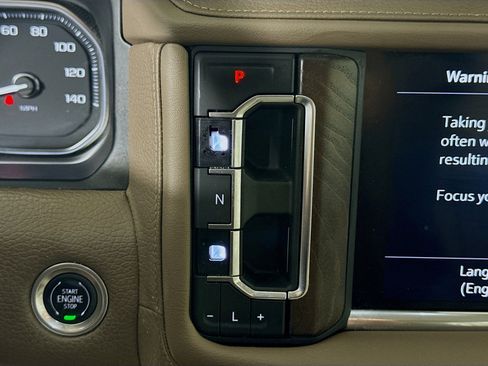 Used 2021 GMC Yukon XL Denali w/ Denali Premium Package image 19