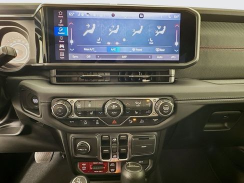 Used 2024 Jeep Gladiator Rubicon w/ Safety Group image 15