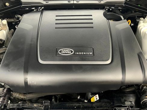 Used 2022 Land Rover Defender 110 S image 31