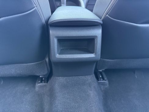 Used 2020 Toyota Camry SE FWD image 32
