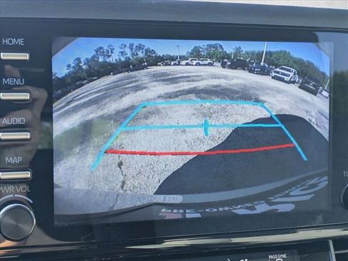 Used 2024 Toyota Sienna XLE FWD image 12