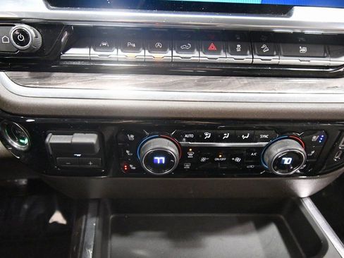 Used 2022 Chevrolet Silverado 1500 LTZ image 25