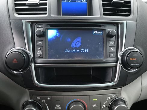 Used 2013 Toyota Highlander Plus FWD image 28