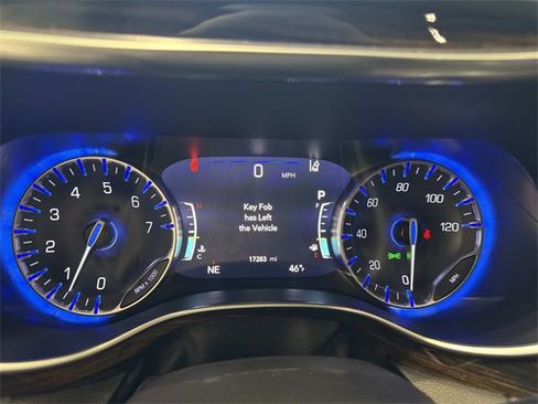 Used 2023 Chrysler Pacifica Limited image 9