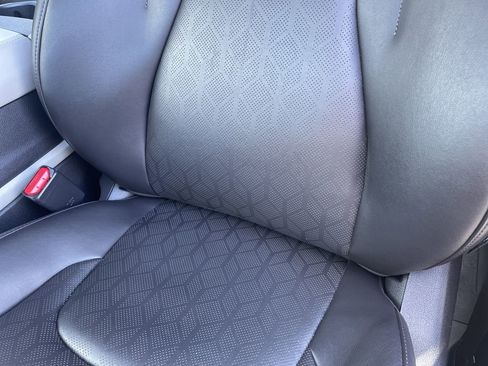 Used 2024 Kia Carnival LX image 19