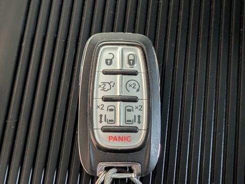 Used 2024 Chrysler Pacifica Touring-L FWD image 28