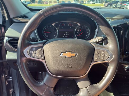 Used 2021 Chevrolet Traverse LT FWD image 25