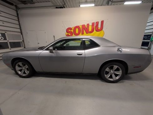 Used 2015 Dodge Challenger SXT w/ Driver Convenience Group image 2