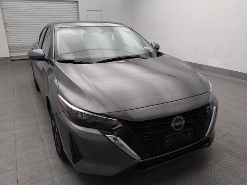 Used 2025 Nissan Sentra SV FWD image 14