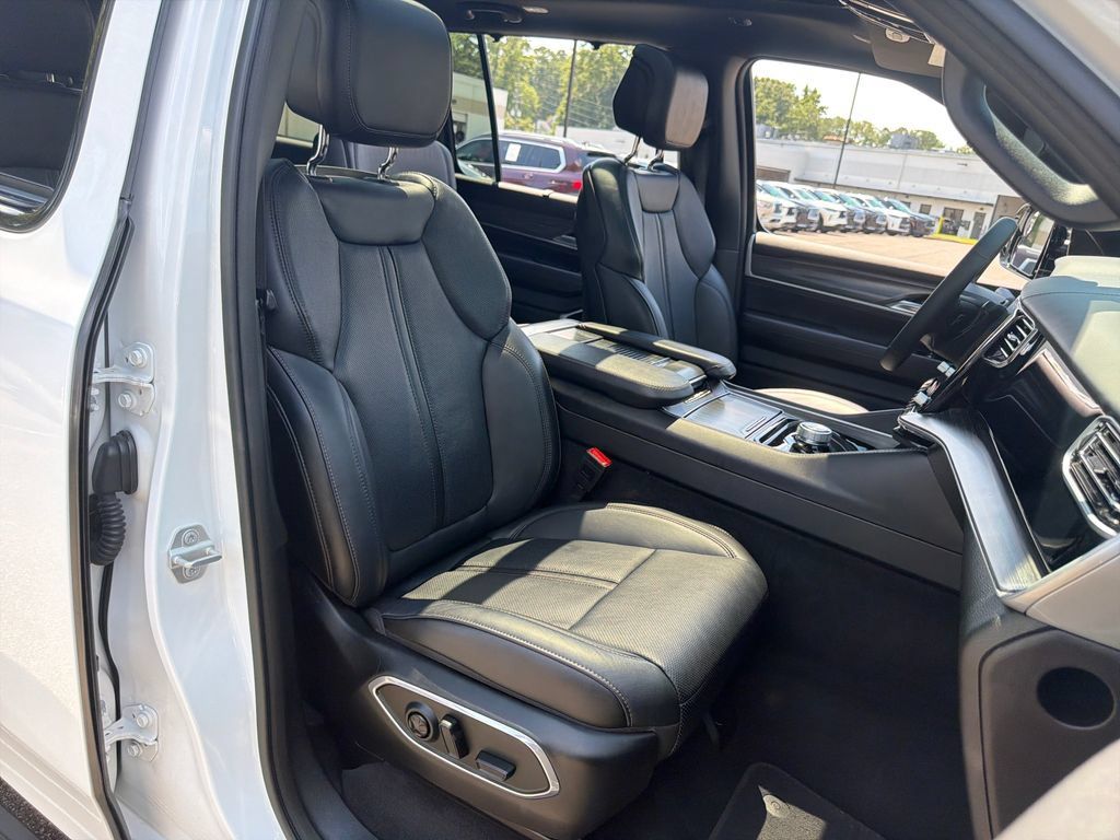 Used 2023 Jeep Wagoneer L Series III w/ Premium Group I RWD image 41
