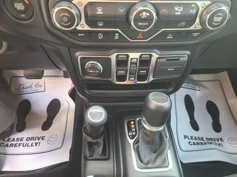 Used 2023 Jeep Gladiator Sport AWD/4WD image 15