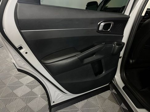Used 2025 Kia Sorento S w/ Panoramic Sunroof Package image 27