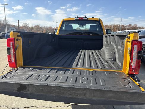 Used 2025 Ford F250 XL w/ 360-Degree Camera Package image 5
