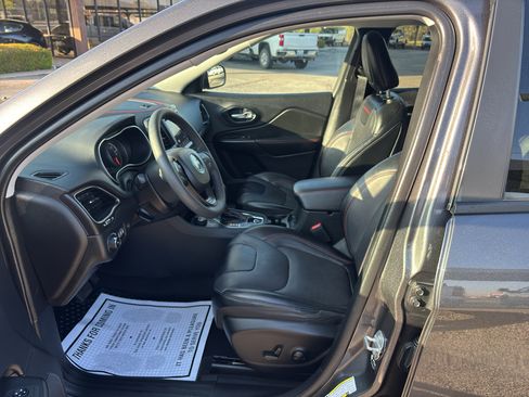 Used 2022 Jeep Cherokee Trailhawk w/ Premium Leather Package image 12