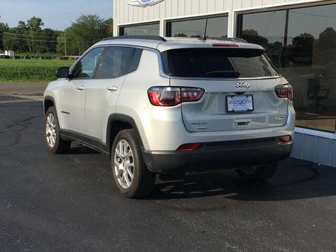 Used 2024 Jeep Compass Latitude AWD/4WD image 5