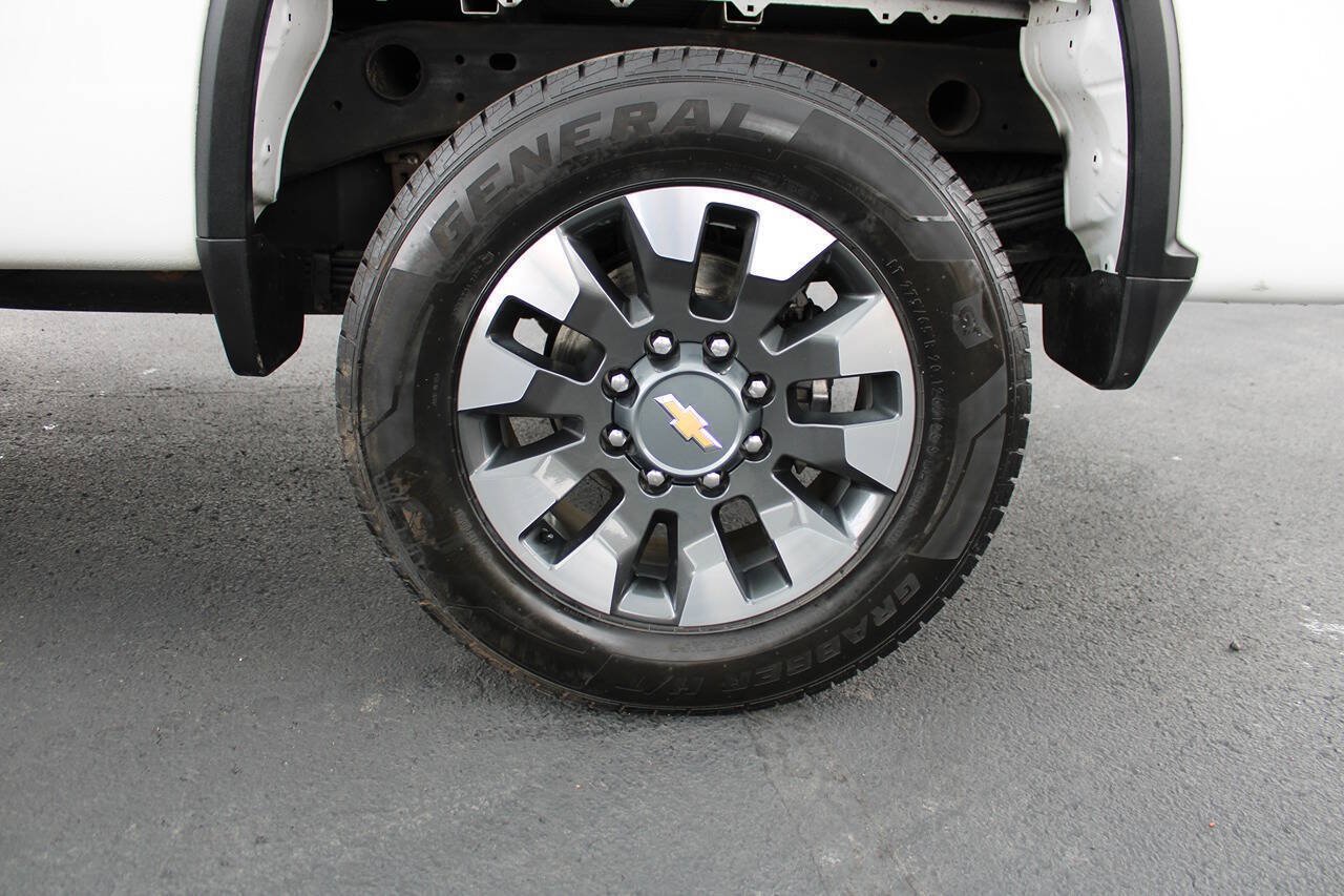 Used 2021 Chevrolet Silverado 2500 Custom w/ Custom Value Package AWD/4WD image 17