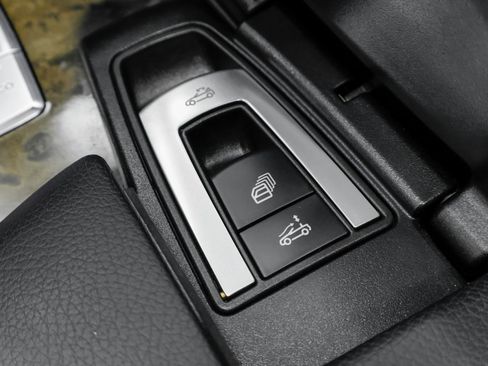 Used 2013 Mercedes-Benz SL 550 SL 550 w/ Premium Pkg image 47