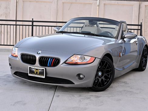 Used 2004 BMW Z4 3.0i RWD image 9