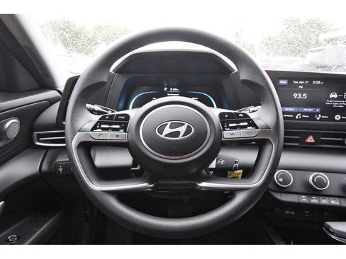 Certified 2025 Hyundai Elantra SE FWD image 16