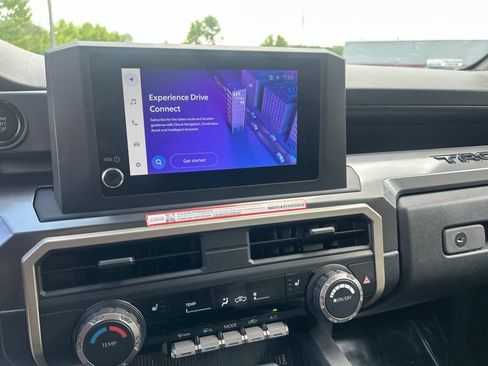 Certified 2025 Toyota Tacoma SR5 AWD/4WD image 19