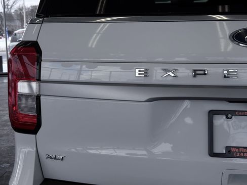 Used 2022 Ford Expedition XLT image 17