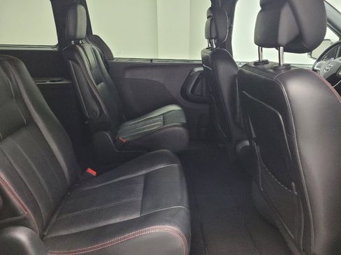 Used 2018 Dodge Grand Caravan GT FWD image 19