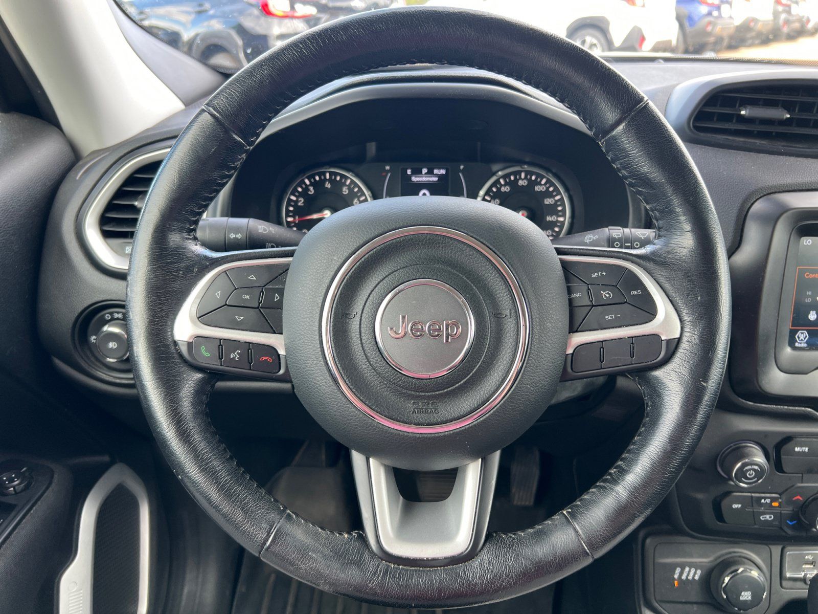 Used 2018 Jeep Renegade Latitude w/ Cold Weather Group AWD/4WD image 9