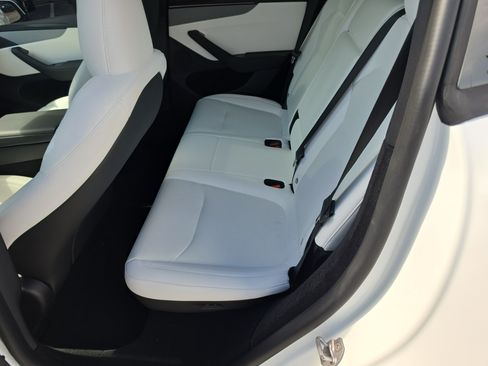 Used 2026 Tesla Model Y 2WD image 16
