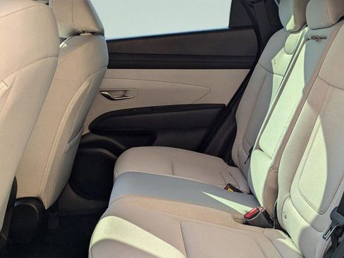 Certified 2025 Hyundai Tucson SE image 12