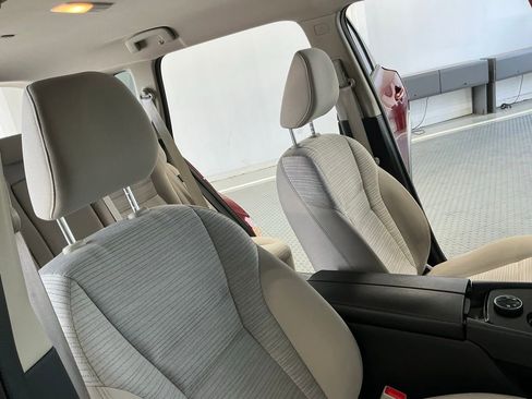 Used 2023 Nissan Rogue SV AWD/4WD image 16