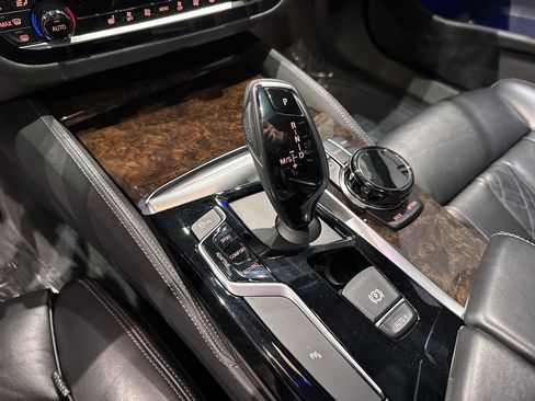 Used 2018 BMW M550i xDrive w/ Driving Assistance Package image 16