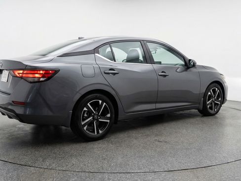 Used 2025 Nissan Sentra SV image 9