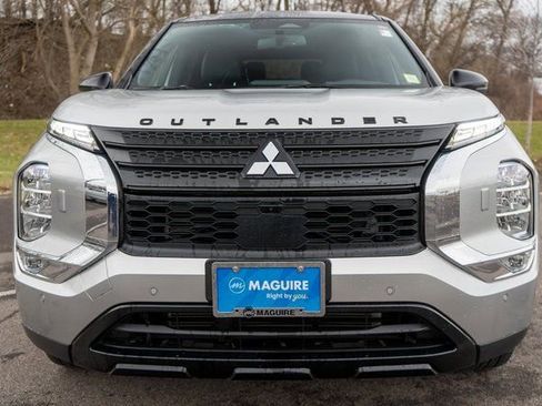 Used 2023 Mitsubishi Outlander AWD image 3