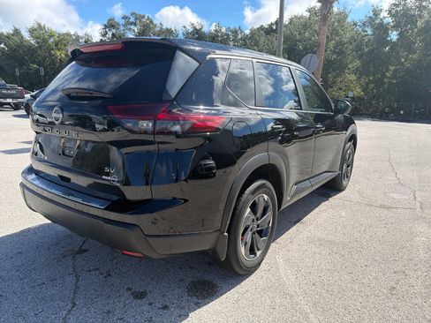 Certified 2024 Nissan Rogue SV FWD image 4
