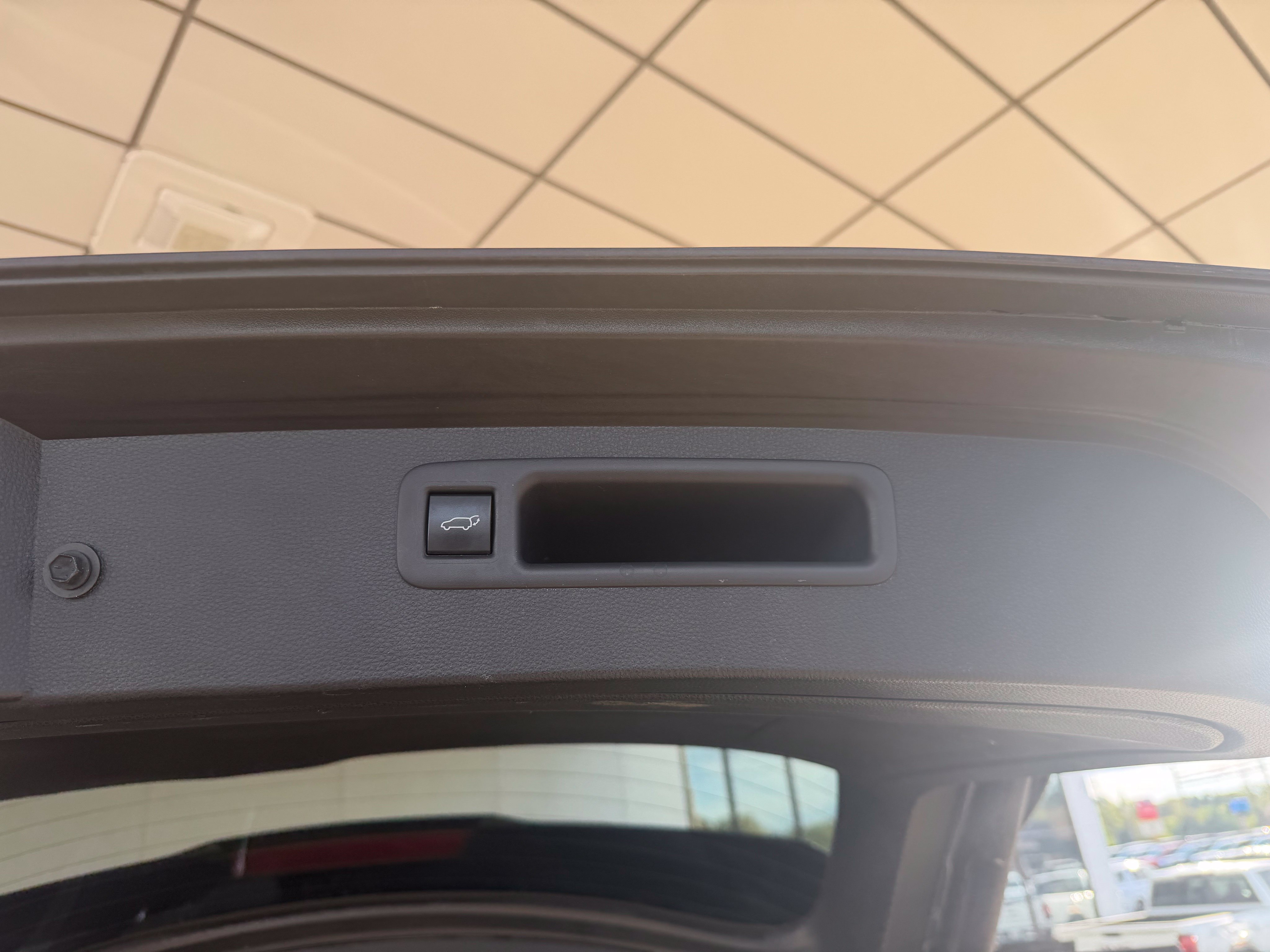 Used 2020 Toyota Highlander XLE FWD image 47