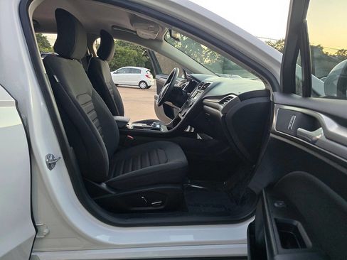 Used 2018 Ford Fusion SE image 19