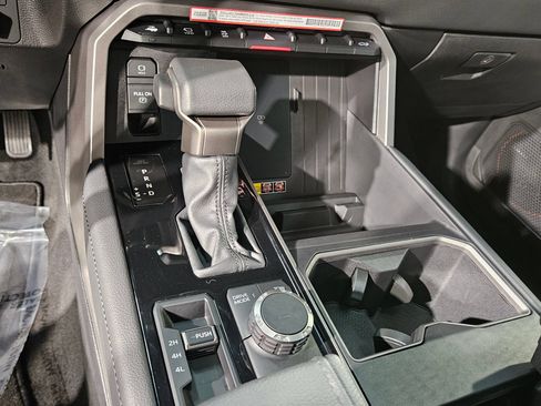 Certified 2025 Toyota Tundra Limited AWD/4WD image 33