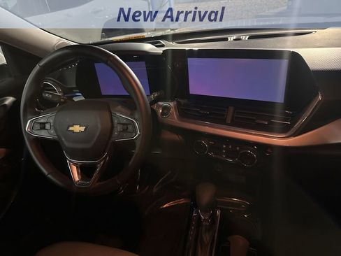 Certified 2025 Chevrolet Trax LT w/ LT Convenience Package image 9
