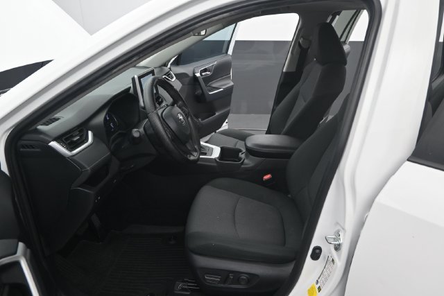 Used 2024 Toyota RAV4 XLE FWD image 11