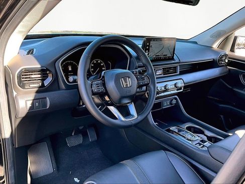 Used 2024 Honda Pilot Touring image 14