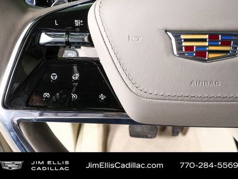 Used 2025 Cadillac Escalade Sport Platinum image 11