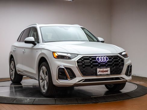 Used 2025 Audi Q5 2.0T Premium Plus w/ Premium Plus Package image 3